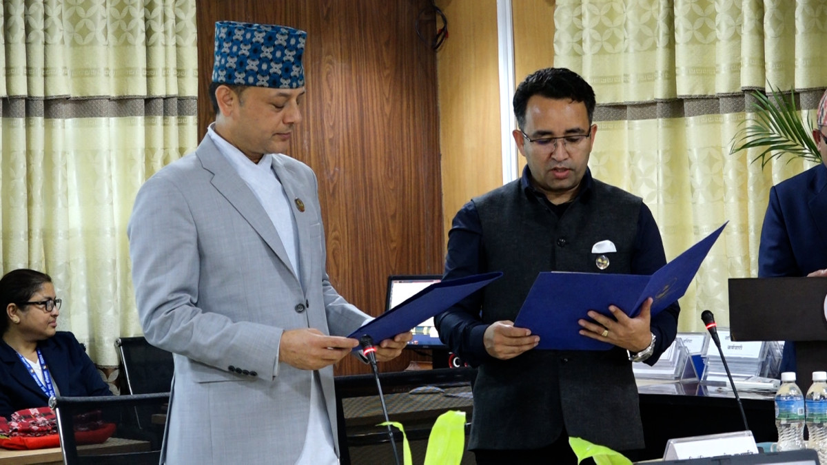 जलवायु विपद्बारे अध्ययन गर्न गठित संसदीय समितिको नेतृत्वमा गणेश पराजुली, लिए शपथ
